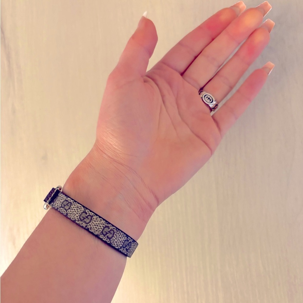 Gucci Silver and Black Ring - Picture 7 of 10